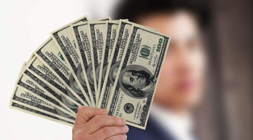 تراجع سعر الدولار اليوم الإثنين بمنتصف التعاملات.. الأخضر بكام